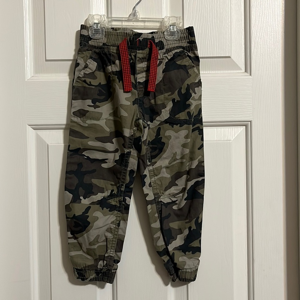 Little boys camo pants size 4- Life and Legend